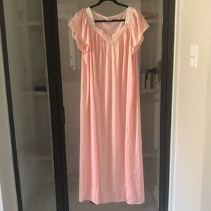 Vanity Fair Satin long Gown L Vintage Beautiful coquette feminine